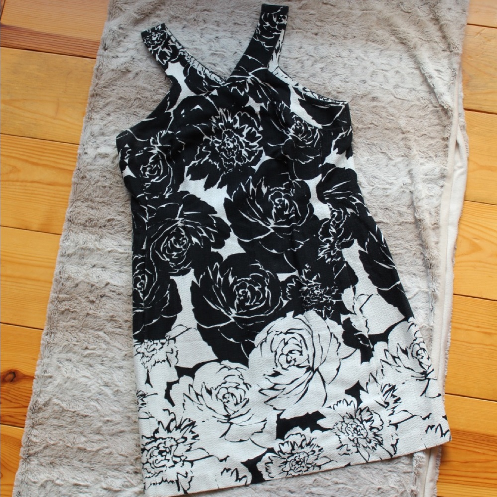 Just... Taylor Black and White Floral Midi Dress